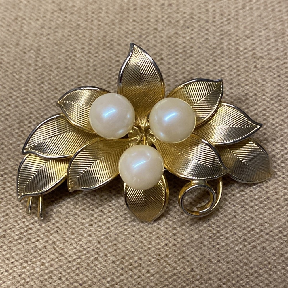 Vintage Texture Gold tone Metal Flower W/Faux Pearls Brooch  2"1/4 L  PreOwned